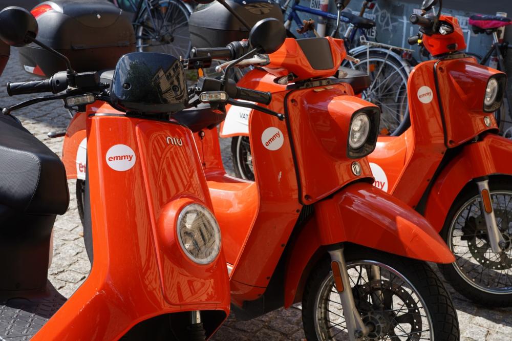 scooters NIU
